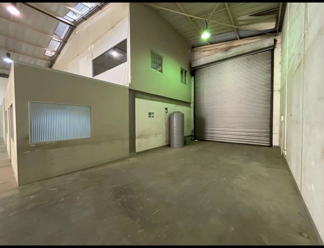 1,318M² WAREHOUSE TO LET IN HALFWAY HOUSE